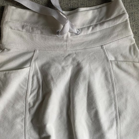EUC Lululemon White Liberty Crop, size 2 - Picture 9 of 14